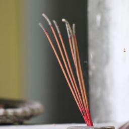 The Art of Selecting the Perfect Incense Holder